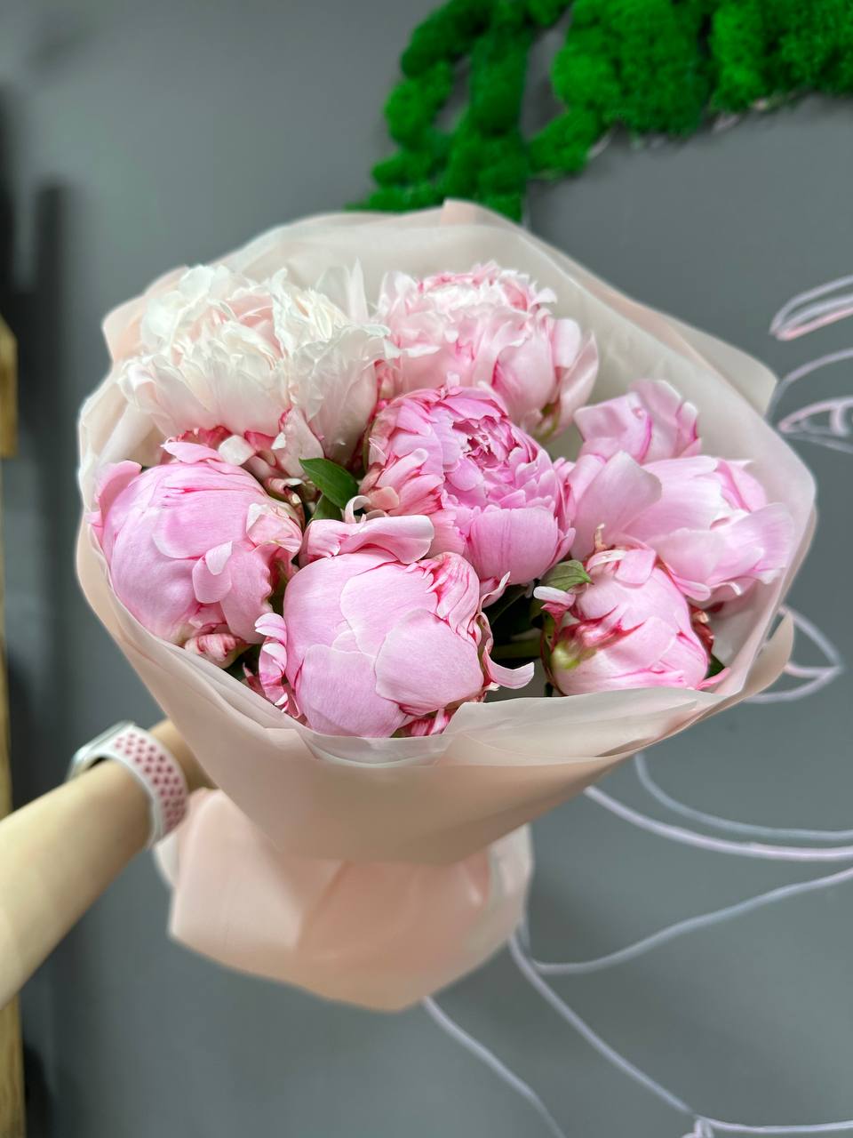 Букет и пионов